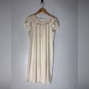 lorraine nightgown‎ Medium Ivory Nylon Midi Punk Floral Embroidery Detail